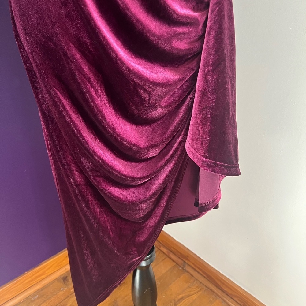 Inspr by Brittany Xavier One Shoulder Asymmetrical Velvety Dress - Picture 4 of 10